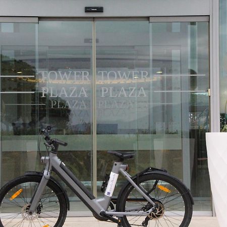 Pisa Tower Plaza Hotel Kültér fotó A bicycle at the entrance of a shopping mall