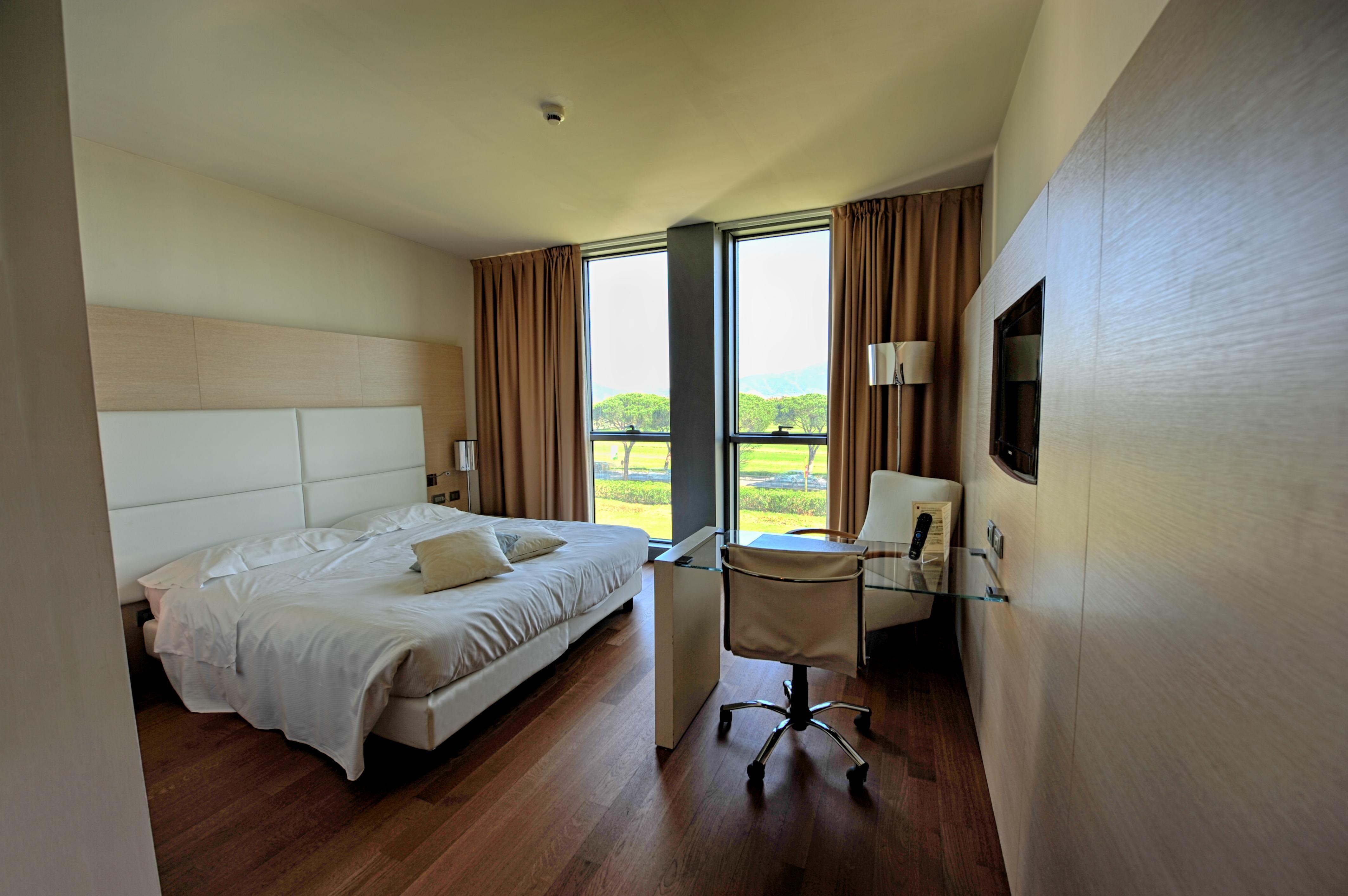 Pisa Tower Plaza Hotel Kültér fotó A room at the hotel