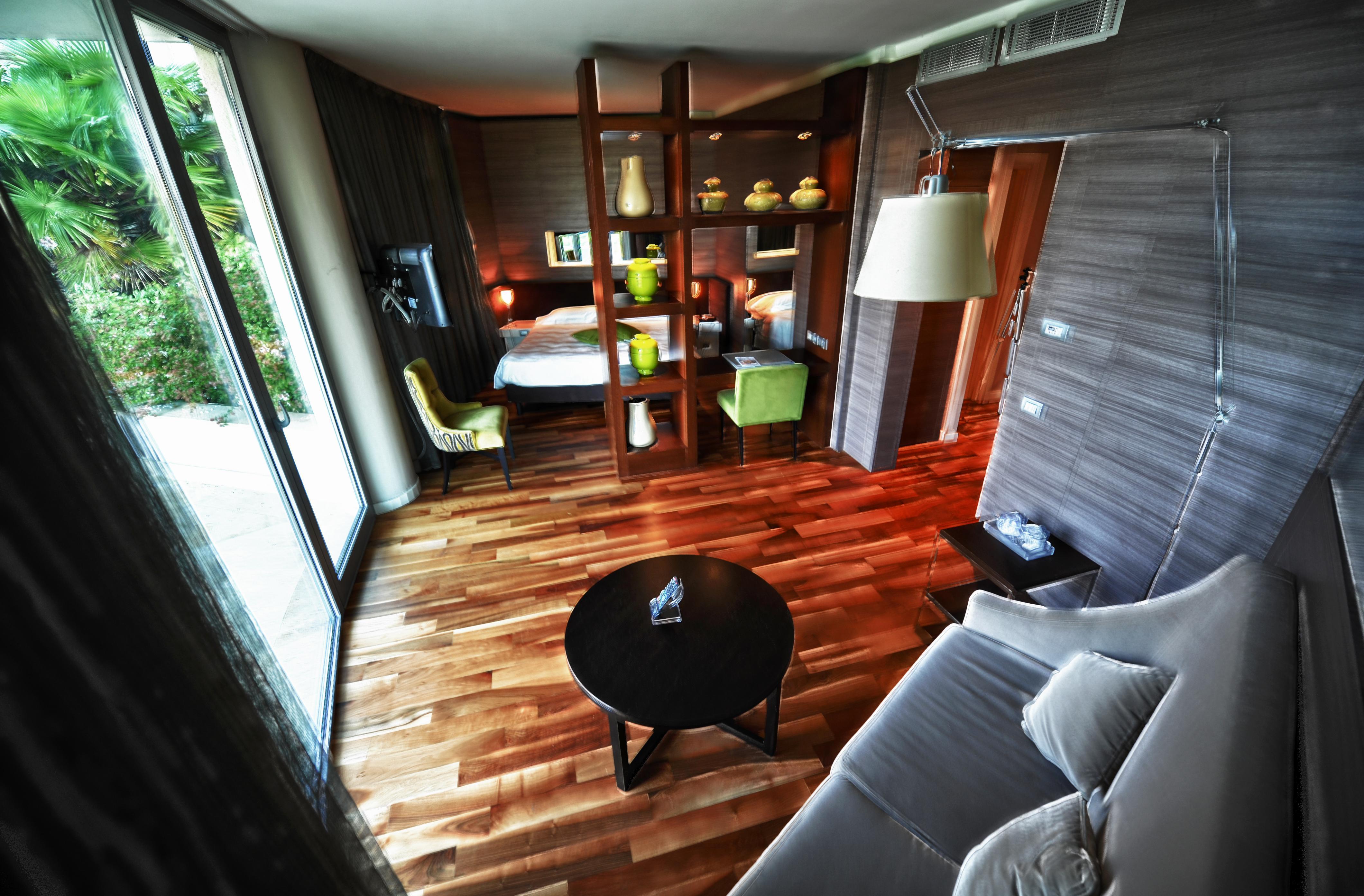 Pisa Tower Plaza Hotel Kültér fotó A room at the hotel