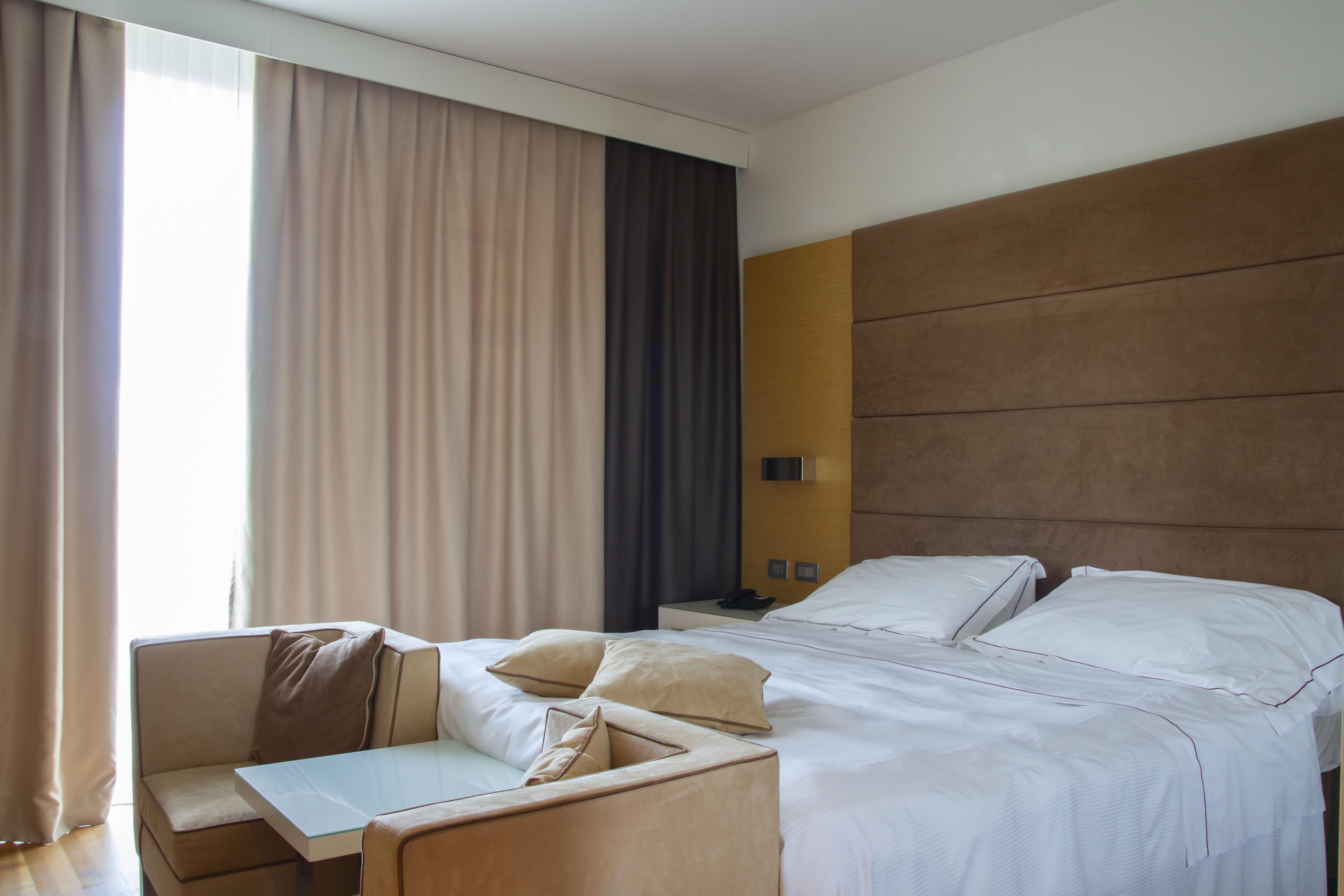 Pisa Tower Plaza Hotel Kültér fotó A bedroom