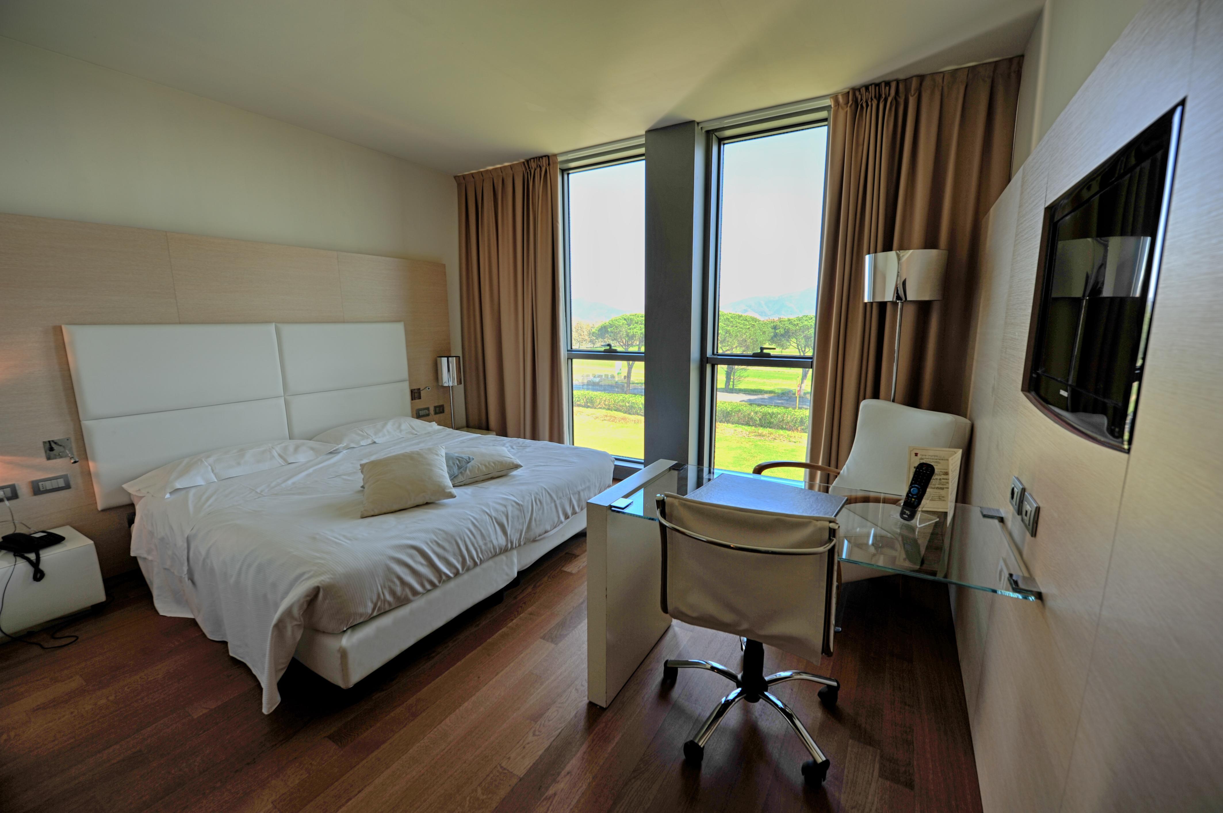 Pisa Tower Plaza Hotel Kültér fotó A room at the hotel