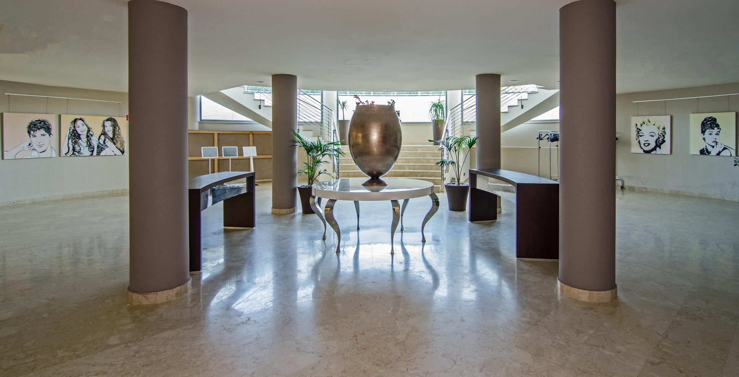 Pisa Tower Plaza Hotel Kültér fotó Interior of the hotel