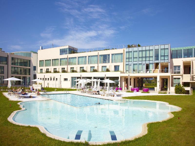 Pisa Tower Plaza Hotel Kültér fotó The hotel's swimming pool