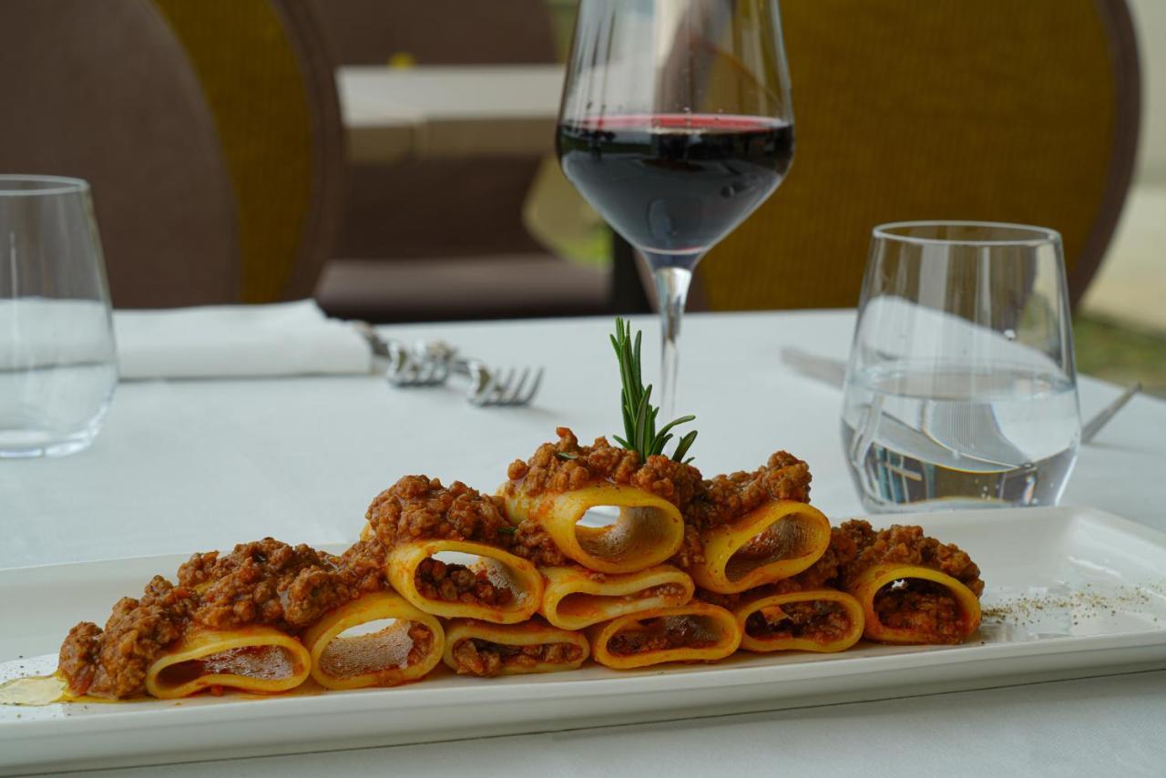 Pisa Tower Plaza Hotel Kültér fotó A plate of paccheri