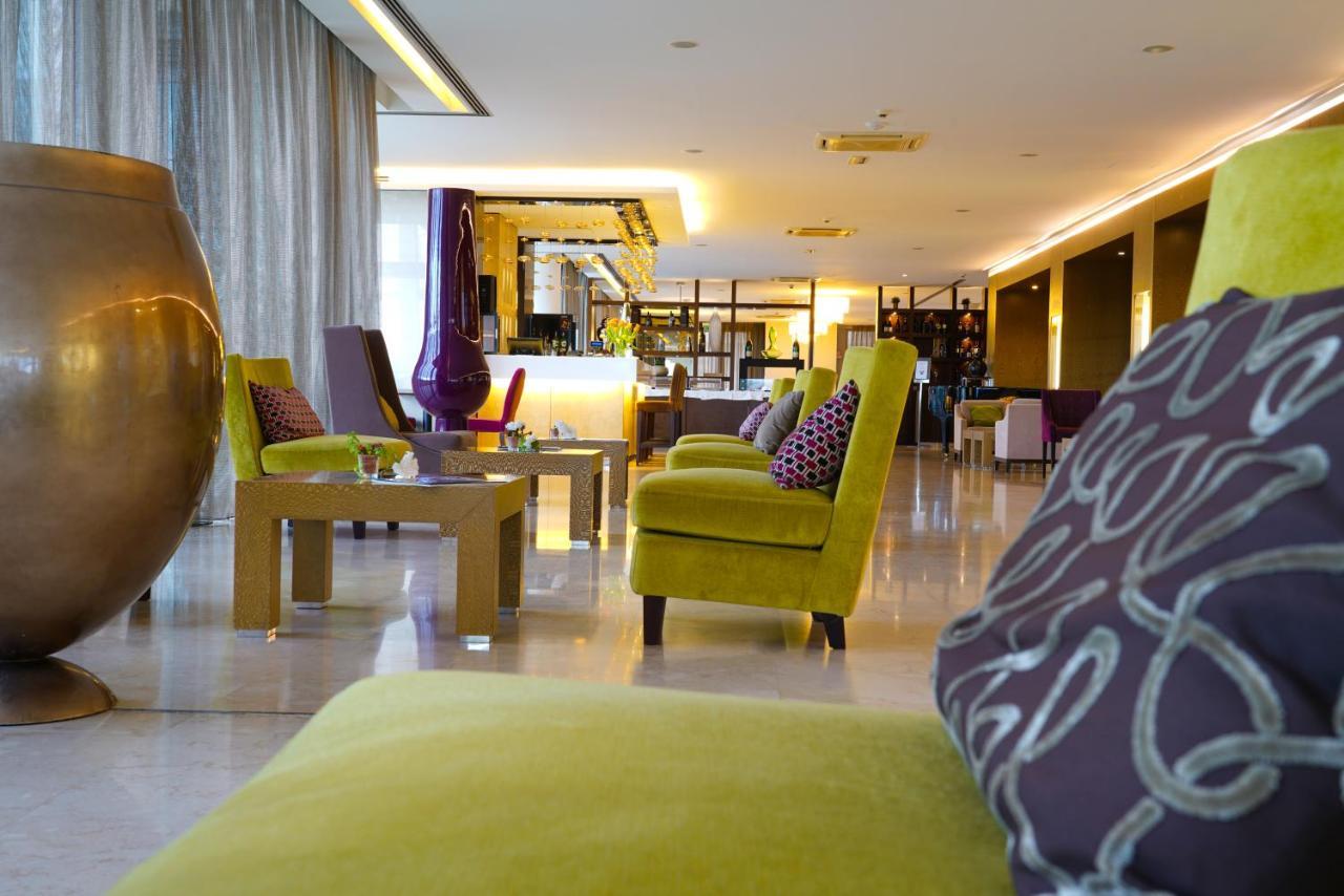 Pisa Tower Plaza Hotel Kültér fotó The lobby of the hotel