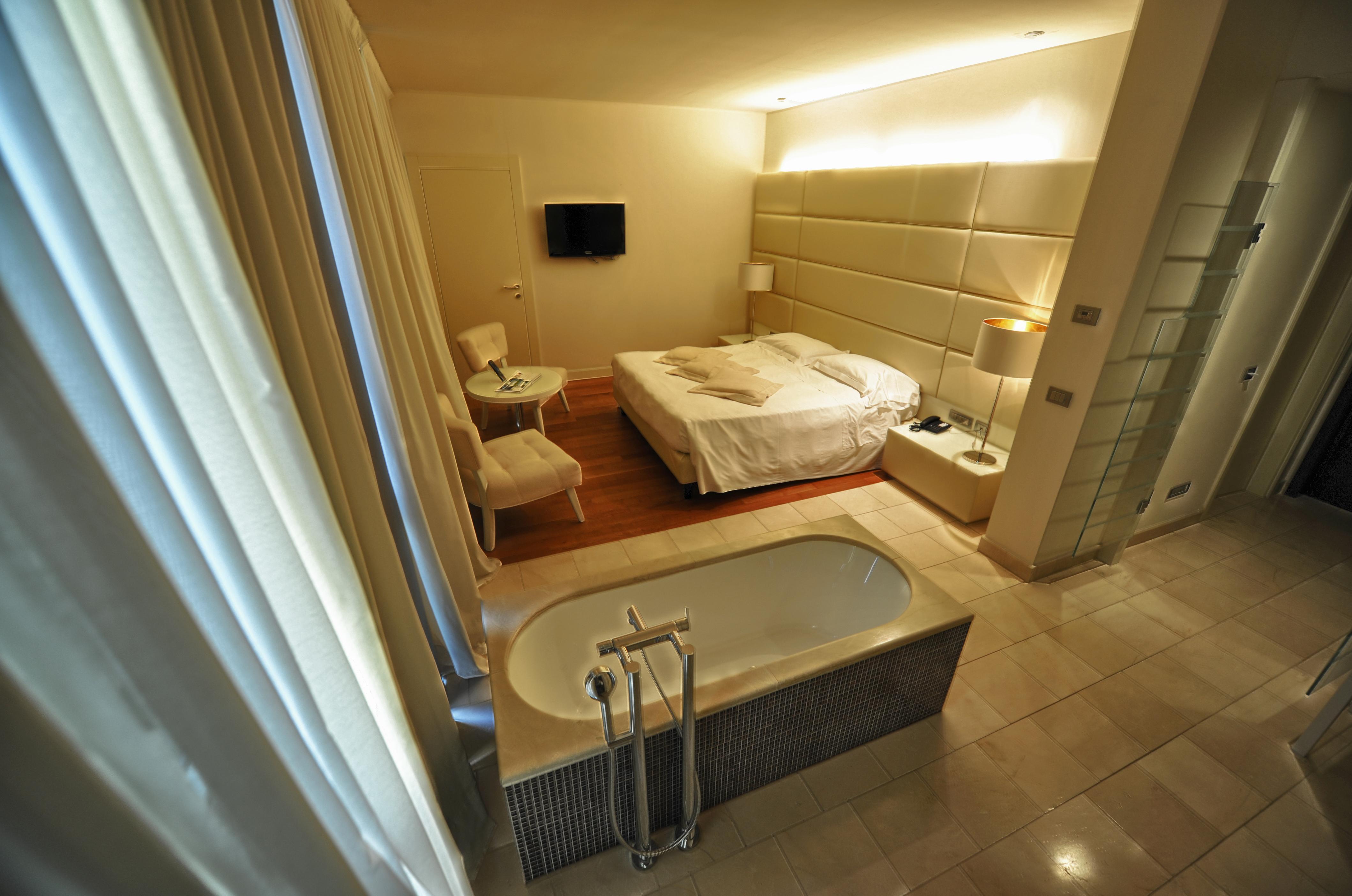 Pisa Tower Plaza Hotel Kültér fotó A room at the hotel