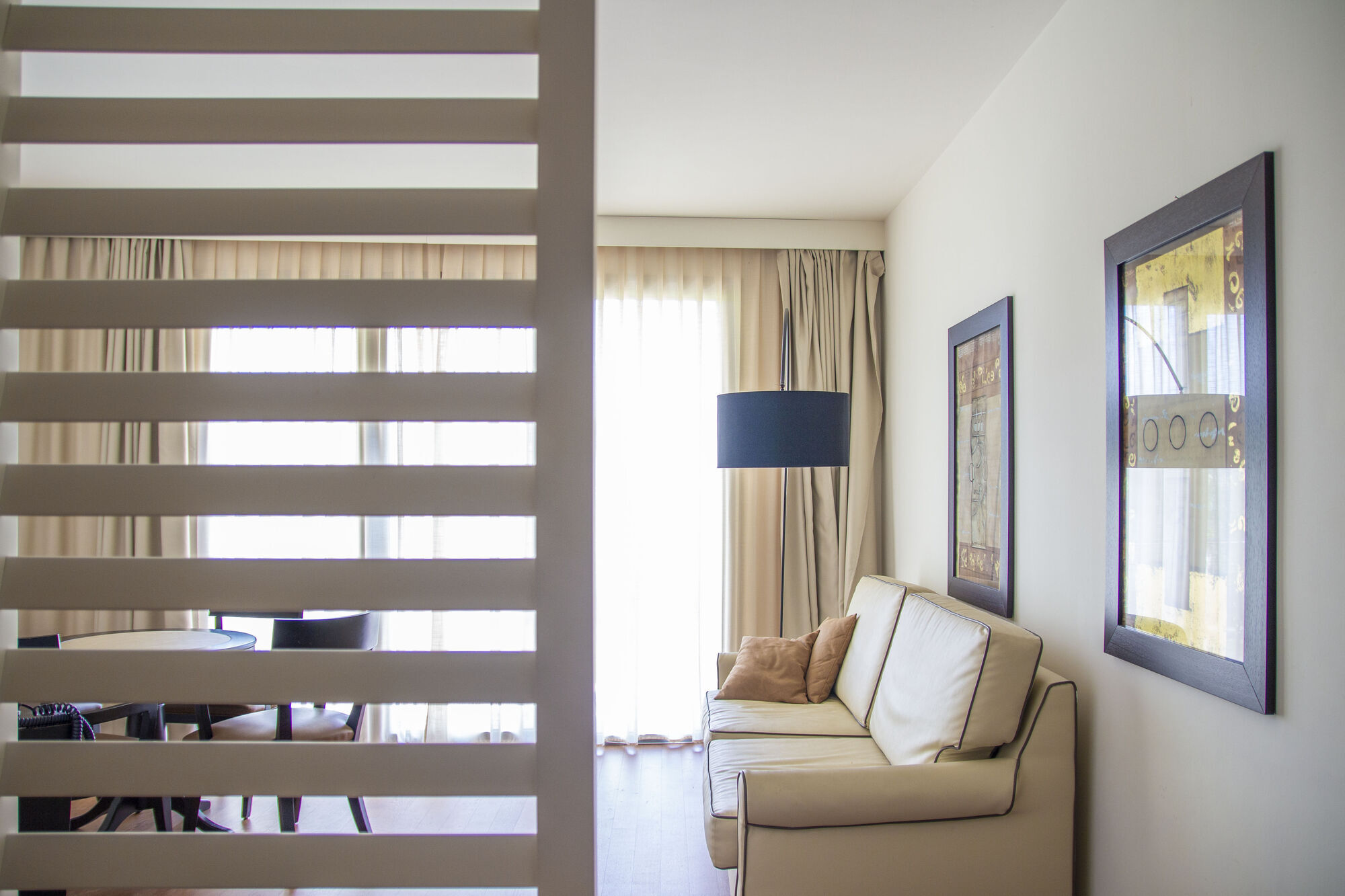 Pisa Tower Plaza Hotel Beltér fotó A room at the hotel